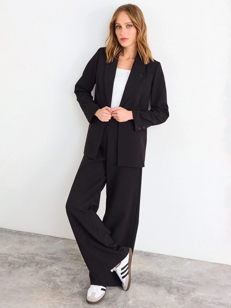 BLAZER MUJER IO SOLAPA TRIÁNGULO METÁLICO - 1