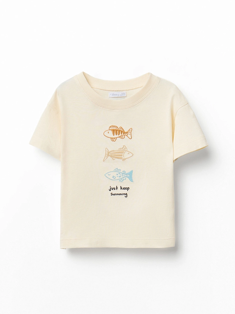 POLERA BEBÉ NIÑO SFERA ALGODÓN MANGA CORTA CUELLO REDONDO CON BORDADOS