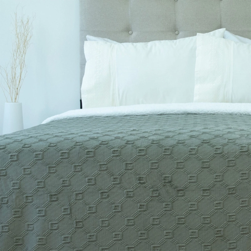 FRAZADA DORAL FLANEL OUTBOS SHERPA 2 PLAZAS VERDE