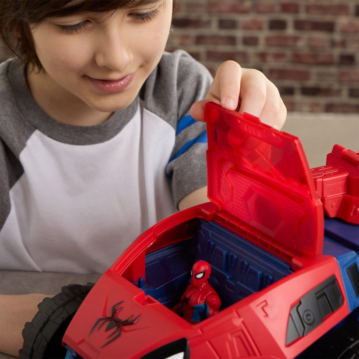 SET DE VEHÍCULO SPIDERMAN BRAND NEW DAY SUPER TANQUE MORDEDOR 2 EN 1 - 11