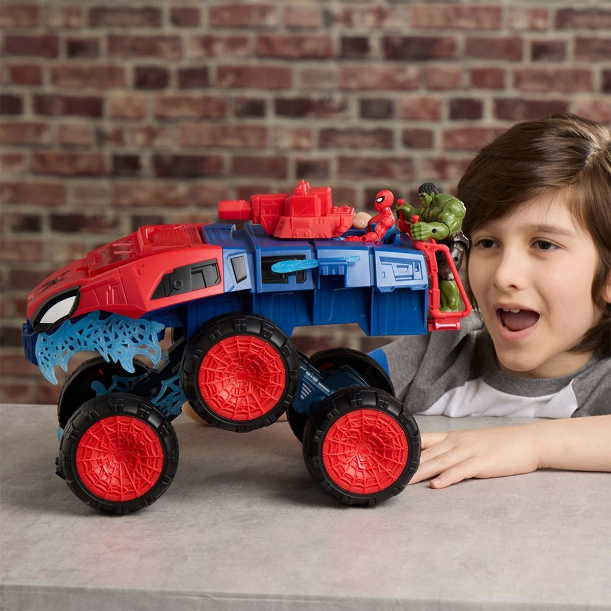 SET DE VEHÍCULO SPIDERMAN BRAND NEW DAY SUPER TANQUE MORDEDOR 2 EN 1 - 13