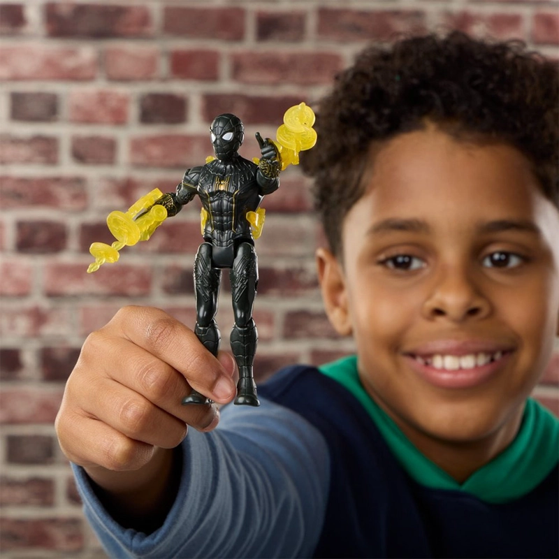 FIGURA DE ACCIÓN SPIDERMAN ACTIONVERSE LEJOS DE CASA TRAJE NEGRO Y DORADO SPIDERMAN - 8