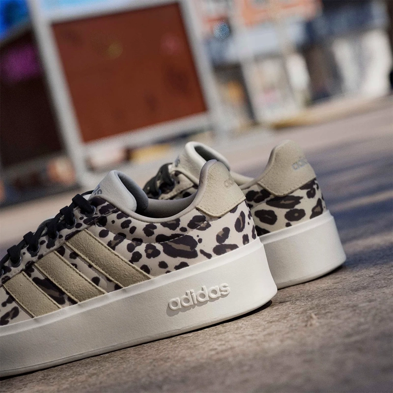 ZAPATILLAS MUJER ADIDAS CASUALES BEIGE STREETTALK BOLD - 13