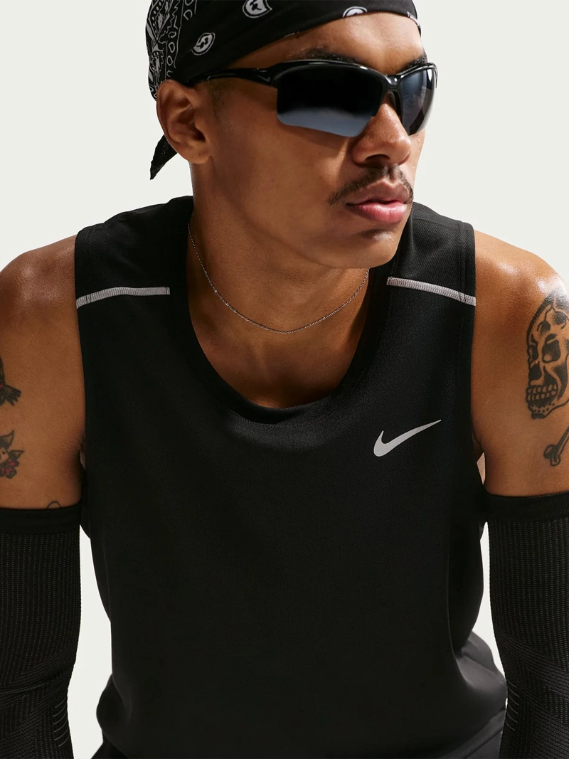POLERA RUNNING HOMBRE NIKE MILER NEGRO - 3