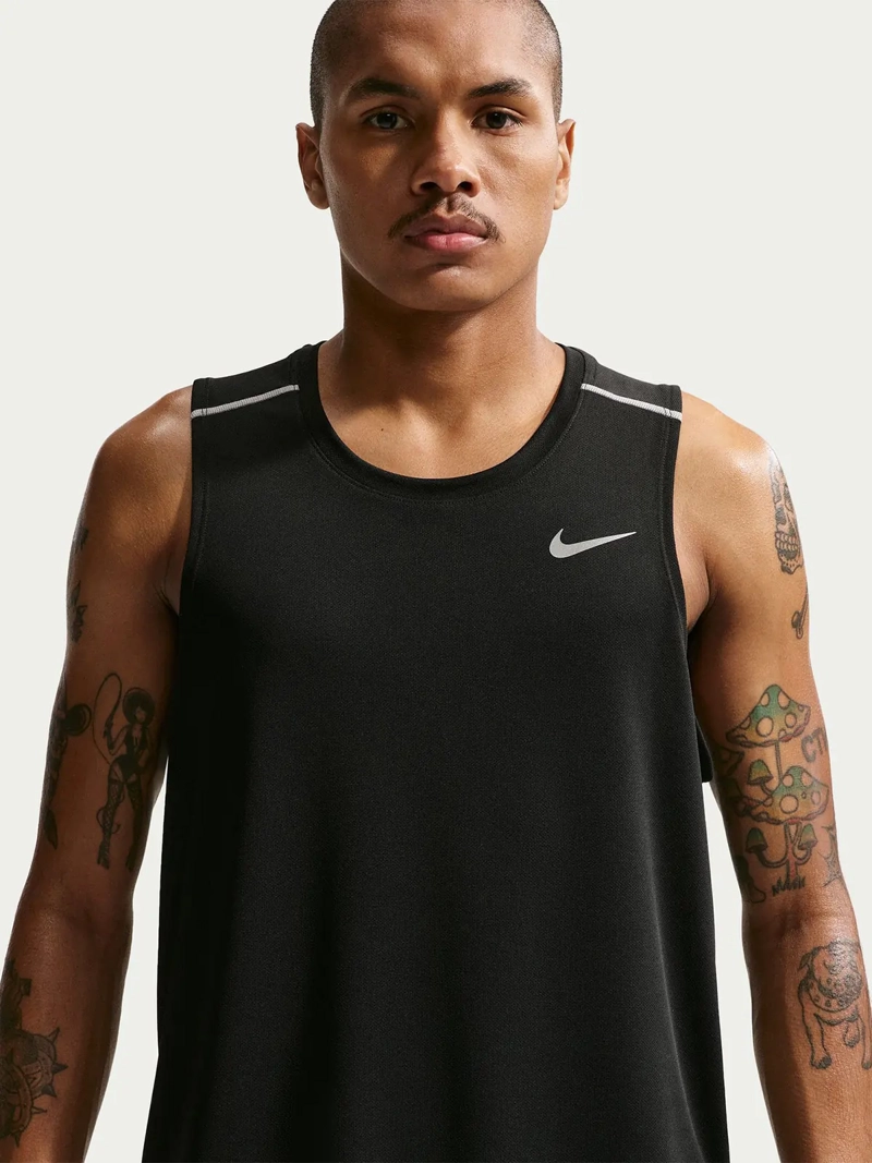 POLERA RUNNING HOMBRE NIKE MILER NEGRO - 1