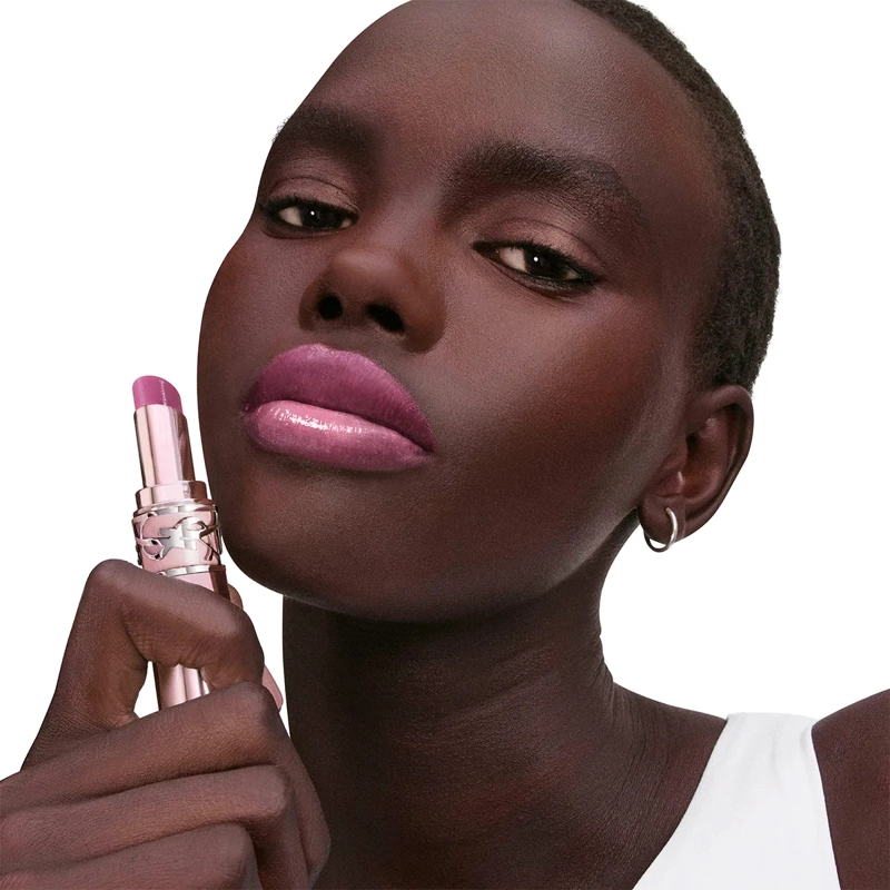BÁLSAMO LABIAL YVES SAINT LAURENT LOVESHINE CANDY GLOW 10B LAVANDER BLAAZE - 4