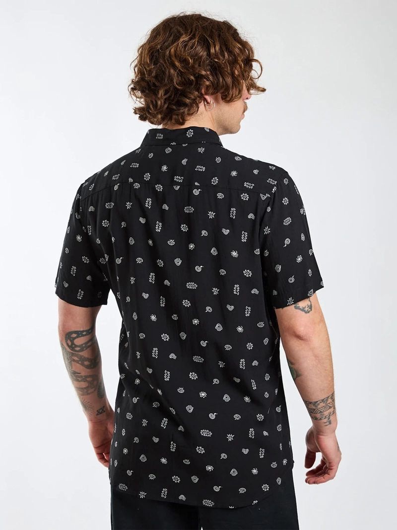 CAMISA HOMBRE MAUI & SONS MANGA CORTA ESTAMPADA - 2