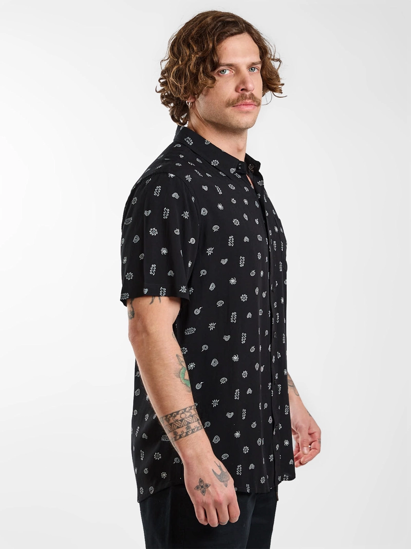 CAMISA HOMBRE MAUI & SONS MANGA CORTA ESTAMPADA - 3
