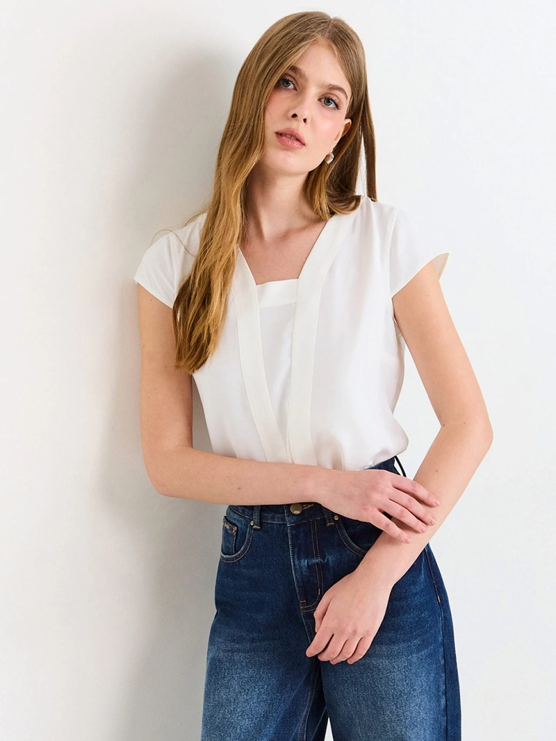 BLUSA MUJER ASH ESCOTE EN V MANGA CORTA - 1