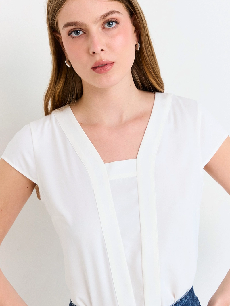 BLUSA MUJER ASH ESCOTE EN V MANGA CORTA - 3