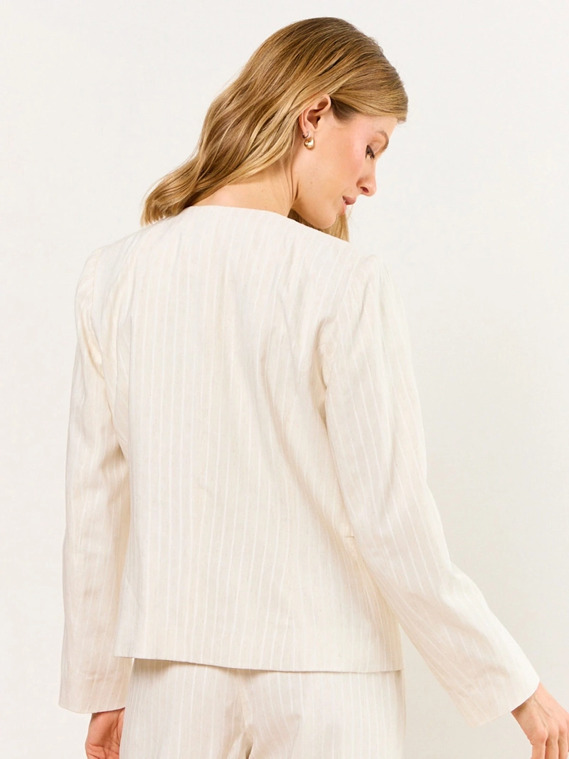 BLAZER MUJER MA GRIFFE ESCOTE REDONDO HEBILLA Y BOTÓN - 2