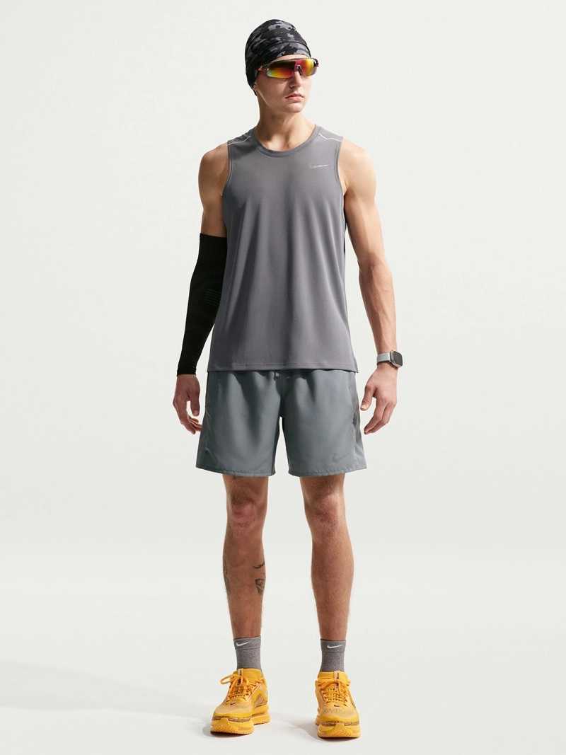 SHORT RUNNING HOMBRE NIKE MILER GRIS - 1