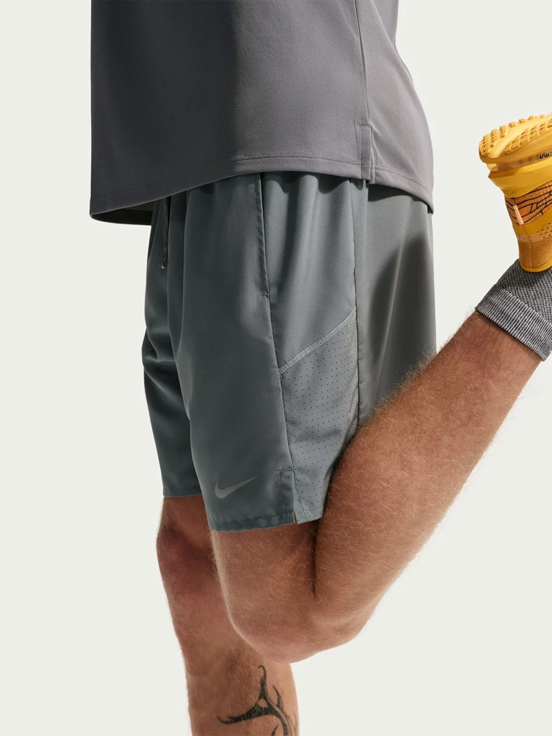 SHORT RUNNING HOMBRE NIKE MILER GRIS - 5
