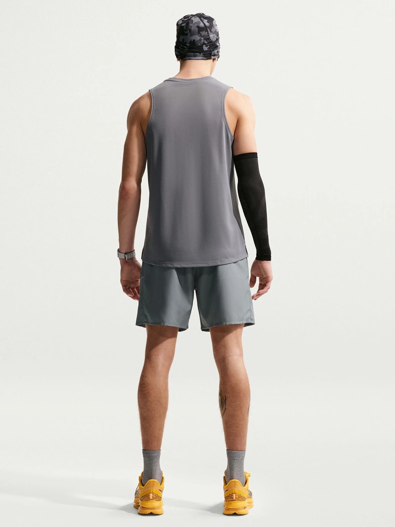 SHORT RUNNING HOMBRE NIKE MILER GRIS - 2