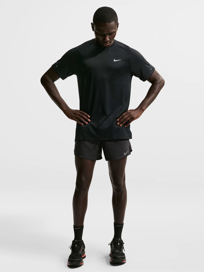 POLERA RUNNING HOMBRE NIKE STRIDE NEGRO - 5