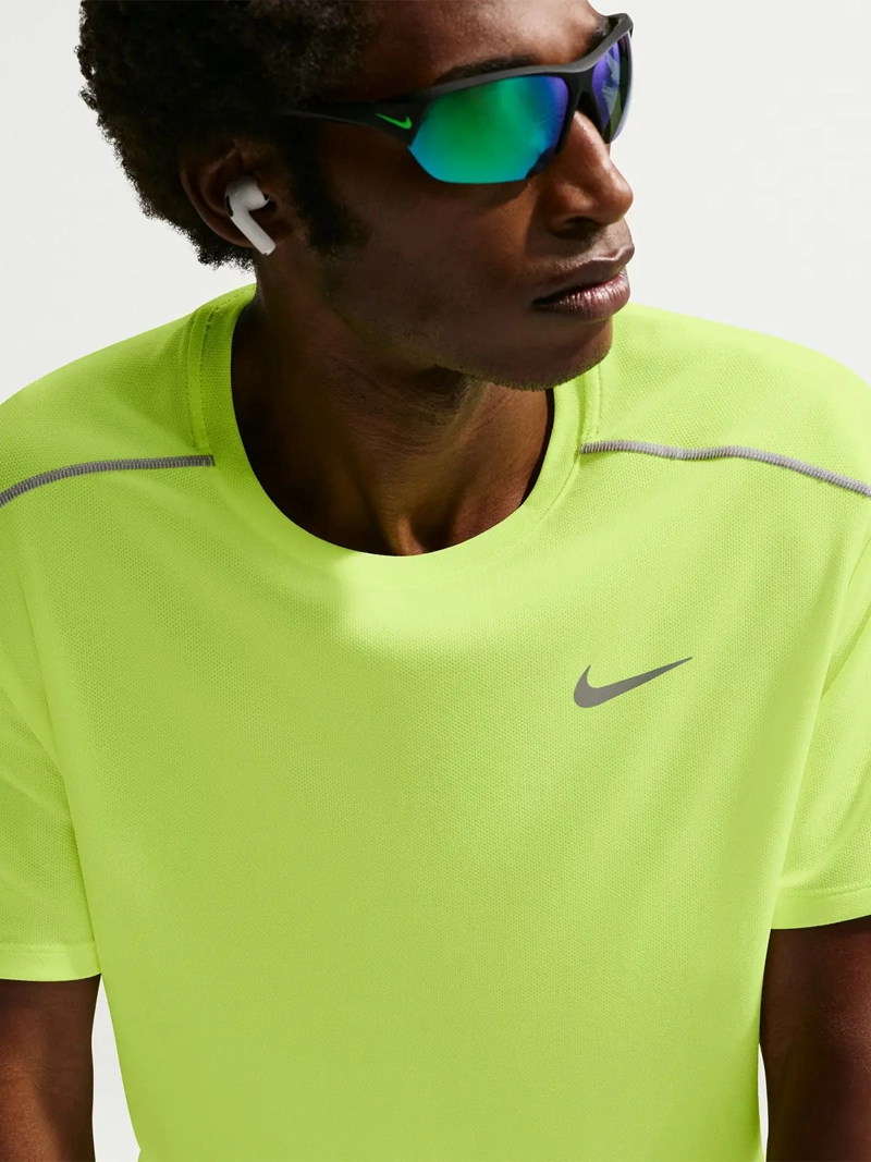 POLERA RUNNING HOMBRE NIKE MILER AMARILLO - 3