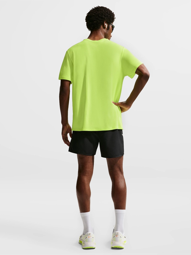 POLERA RUNNING HOMBRE NIKE MILER AMARILLO - 5